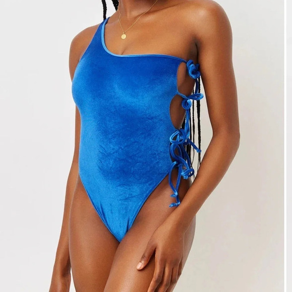 Honey Velvet Cheeky One Piece Swimsuit - Picture 3 of 5